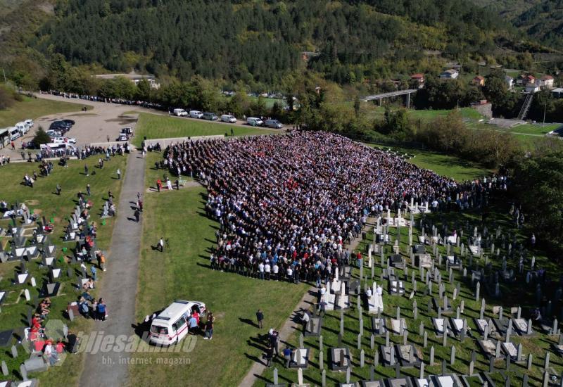 FOTO Kolektivna dženaza u Jablanici: Noć je to koja će ostati crnim slovima upisana